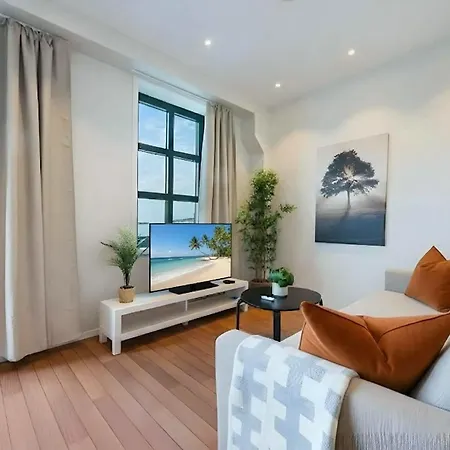 107sb10 - 2br Balcony Apartment *